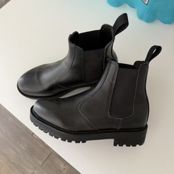 Chelsea Black Boots 