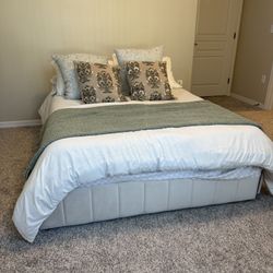 Upholstered Storage Platform Bed (Full)