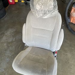 middle RIGHT side seat for sienna 2011