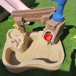 Step 2 Pond Water Table Kids Like New