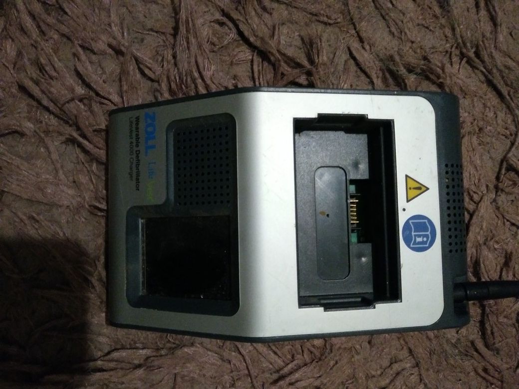 Zoll life vest. Wearable defibrillator for Sale in Bakersfield, CA