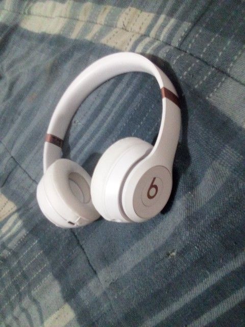 Beats By Dre Solo 4 With On The Ear Bluetooth Dial Capability