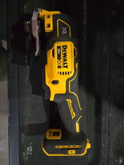 DeWalt 20v Oscillating Saw and Flashlight