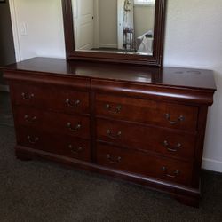 Dresser With Mirror 