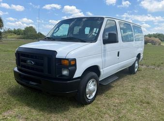 2010 Ford E350 Super Duty Passenger