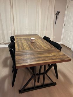 Table + 4 Chairs