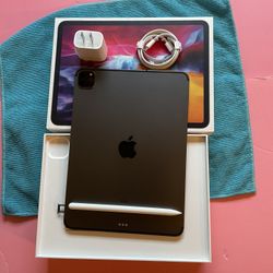 Apple iPad Pro 11” 2nd generation 128GB WiFi + Cellular / unlocked with keyboard and pencil 