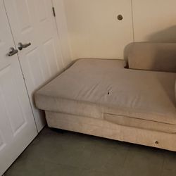 Furniture/couch