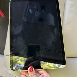 iPad 10 Broken Read The Description 