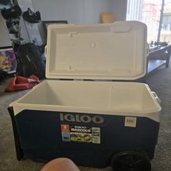 Igloo 90 Quart Maxcold Cooler