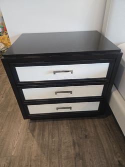2 Night stands