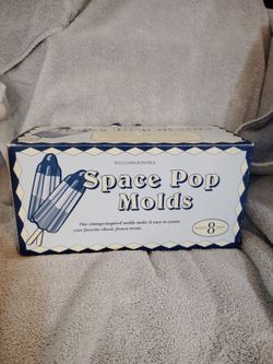 William and Sonoma Space Pop Molds-8