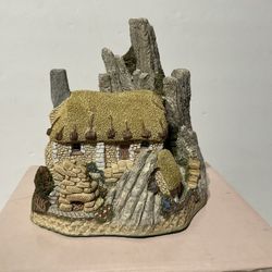Brand New David Winter Cottage Handmade And Hand Painted 1986