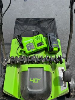 Green works 40v dethatcher and battery