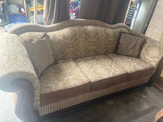 Traditional Fabric Sofa with Throw Pillows