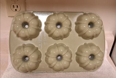Nordic Ware Bundt-lette Pan