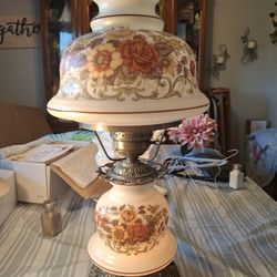  BEAUTIFUL HAND PAINTED VINTAGE  QUOIZEL  TOP AND BOTTOM LIGHTING 