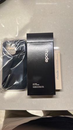 Rhode Lip Case Black Iphone 16 Pro + Lip Gloss