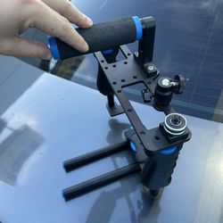 NEEWER Camera Video Cage Film Movie Making Kit with Top Handle, Dual Hand Grip, Two 15mm Rods, Aluminum Alloy, Compatible with Canon Sony Fujifilm Nik