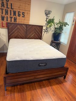 Queen Size Bed & Beautyrest Silver Mattress