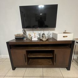 TV Stand Station