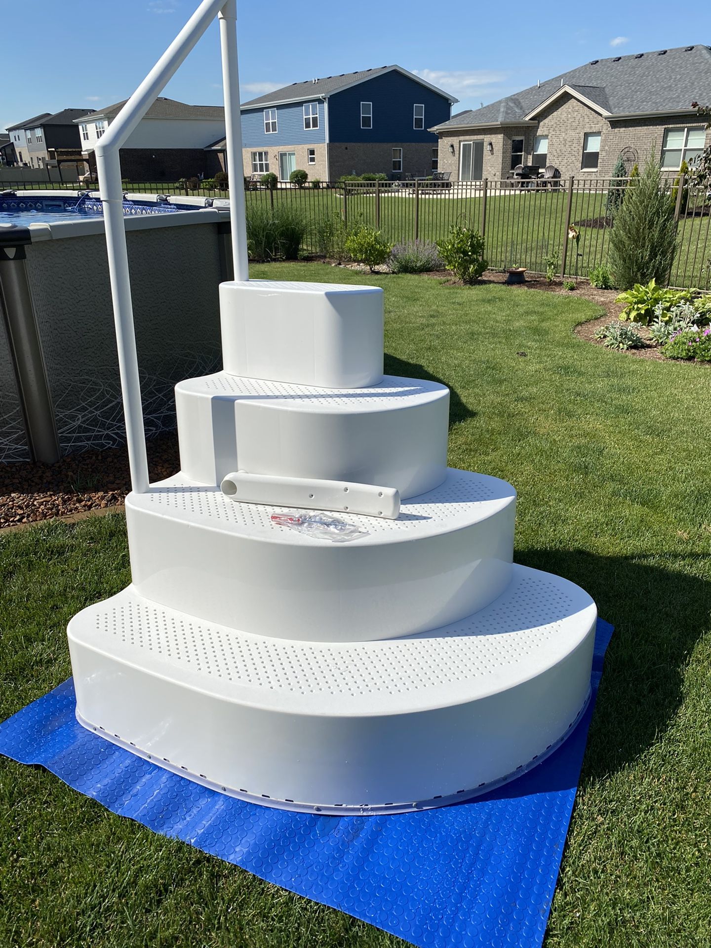 Brand New Wedding Cake Pool Steps