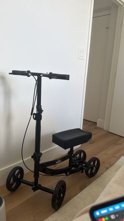 Aojin Knee Scooter – Foldable, Dual Brakes, Shock Absorber – Like New