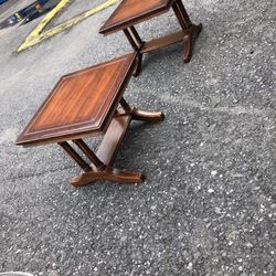 2 End table good condition￼