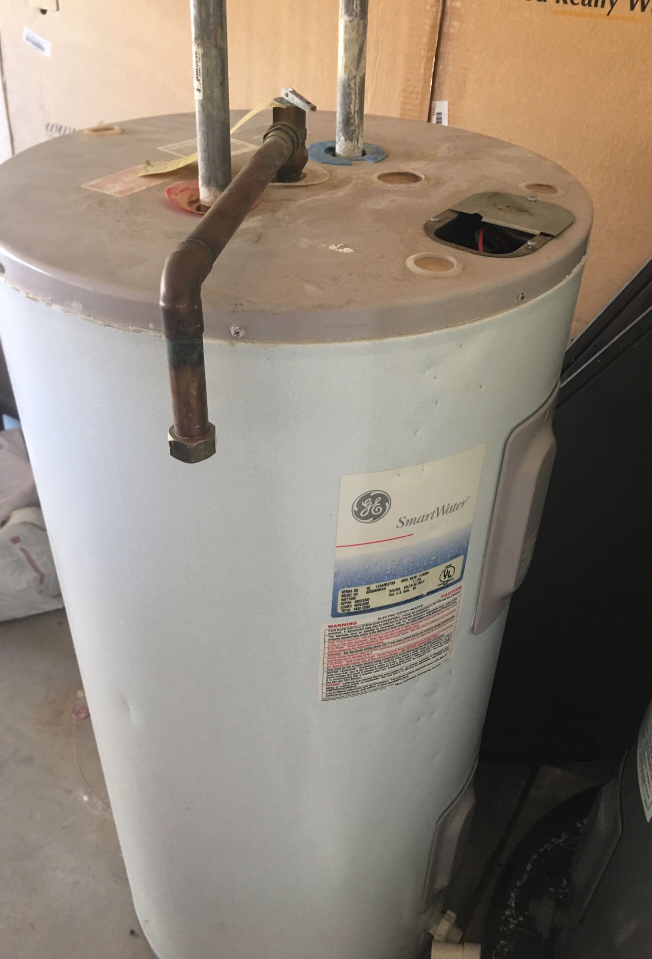 GE Water Heater old. Non working.