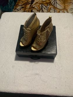 Boutique 9 Go Getter Gold Women’s heels