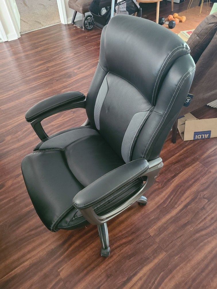 Serta Desk Chair Like New