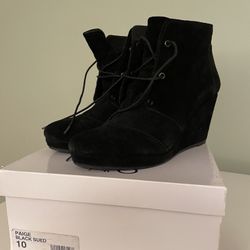 Blondo Paige waterproof wedge booties. Black suede Size 10
