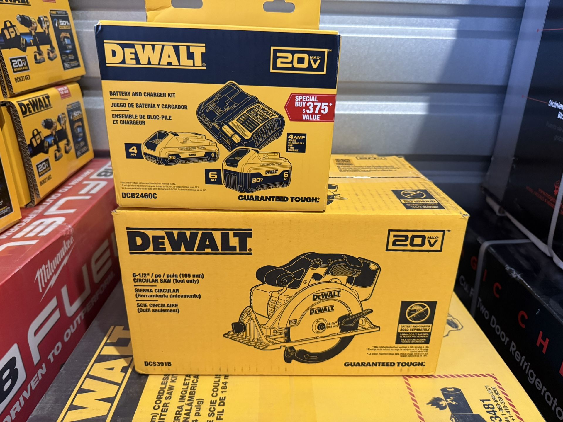 DEWALT 20V MAX Cordless 6-1/2 in. Circular Saw, (1) 20V 6.0Ah and (1) 20V 4.0Ah Batteries, and Charger