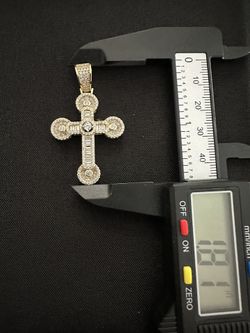 Cross pendant 