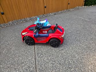 Power wheels spiderman car and Elsa scooter