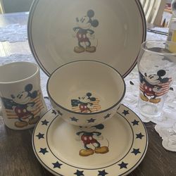 Mickey Mouse Patriotic plate set