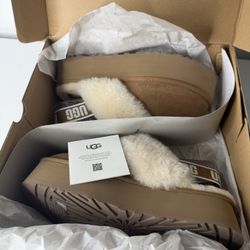 UGG SLIPPER SIZE 12