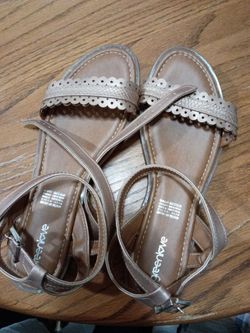 Sandals size 6 and ahalf