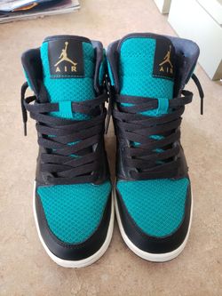 Jordan 1 Retro High Black Rio Teal Kids Size 5.5y