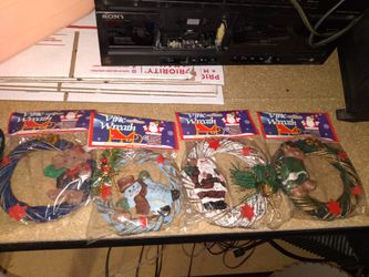 Mini wreath and Christmas pictures 2 for $1