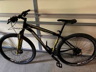 For men 6’ tall specialized bike w accessories