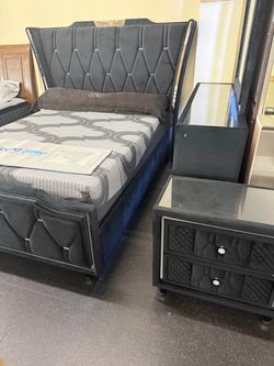 Queen bed room set On Sale