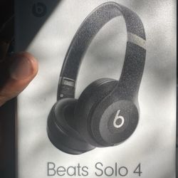 Beats Solo 4 (Not Opened)