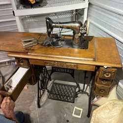 Antique Singer Sewing Machine Table And Drawers Tiger Oak 