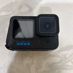 GoPro HERO 12 Black Action Camera | 2 battery’s + GoPro stick | + travel case