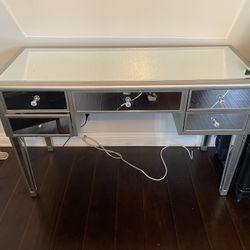 MIRROR VANITY TABLE PICK UP TODAY 