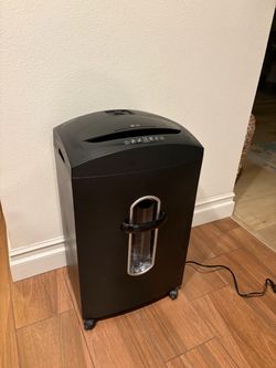 staples paper shredder 30 sheets