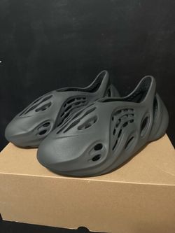 Yezzy Foam Runners “Carbon” Size 13 (Slightly Used)