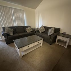 mesa y sillones son 7 piezas