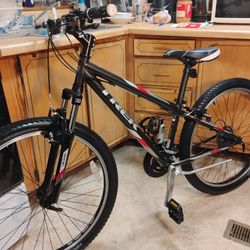 New TREK MTB Excellent Condition Mint